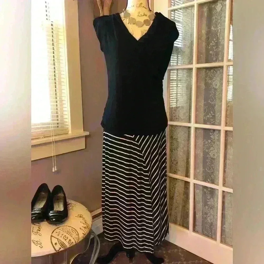 Asymmetric Print Black and White Striped skirt
